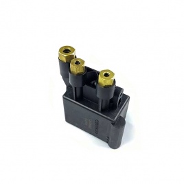 Блок клапанов пневмоподвески AirBagit для Mercedes-Benz CLS-class W218 (2010-2017)